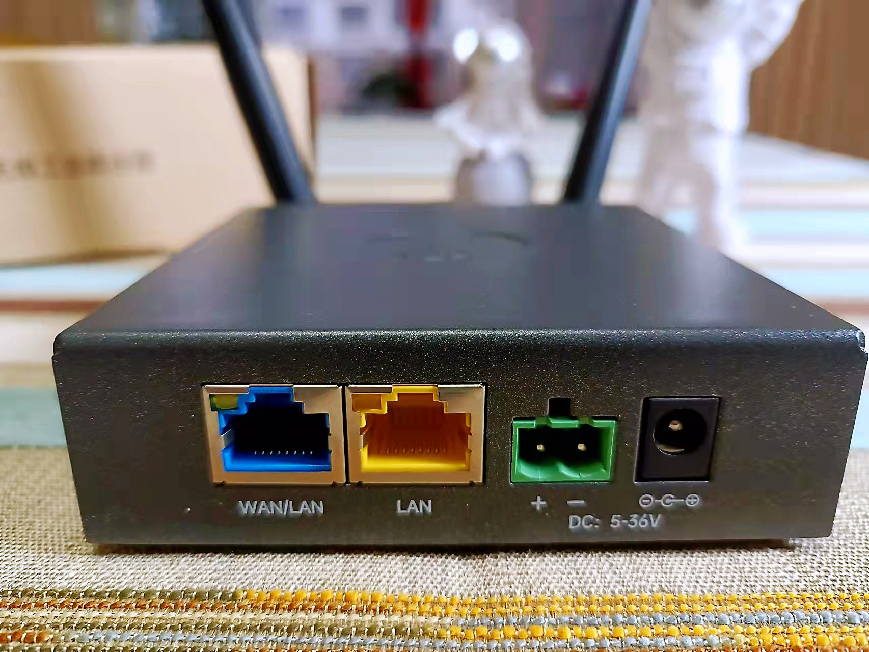 蒲公英4G插卡无线路由器,蒲公英4g工业路由器带电视卡吗