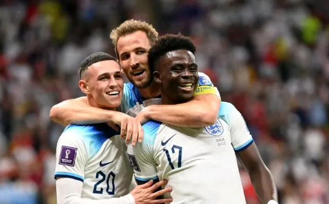 卫冕冠军法国,法国夺冠世界杯2018捧杯