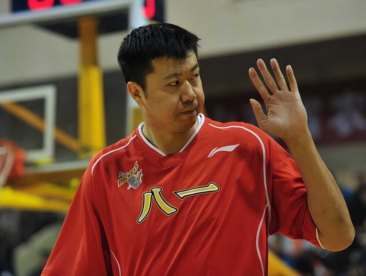 盘点cba历史十大中锋,cba总决赛姚明51分21篮板