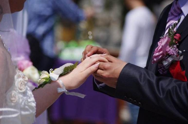 培育钻石和天然钻石区别在哪里,莫桑石和人工培育钻石的区别