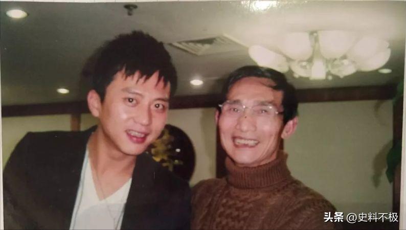 “混世魔王”邓超，上学曾拿刀追保安跑，与冯小刚竟恩怨多年