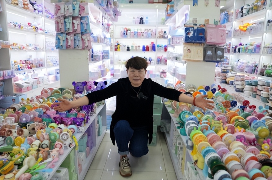 猛增120%，2元店火爆回归！现在，2块钱能买到什么？