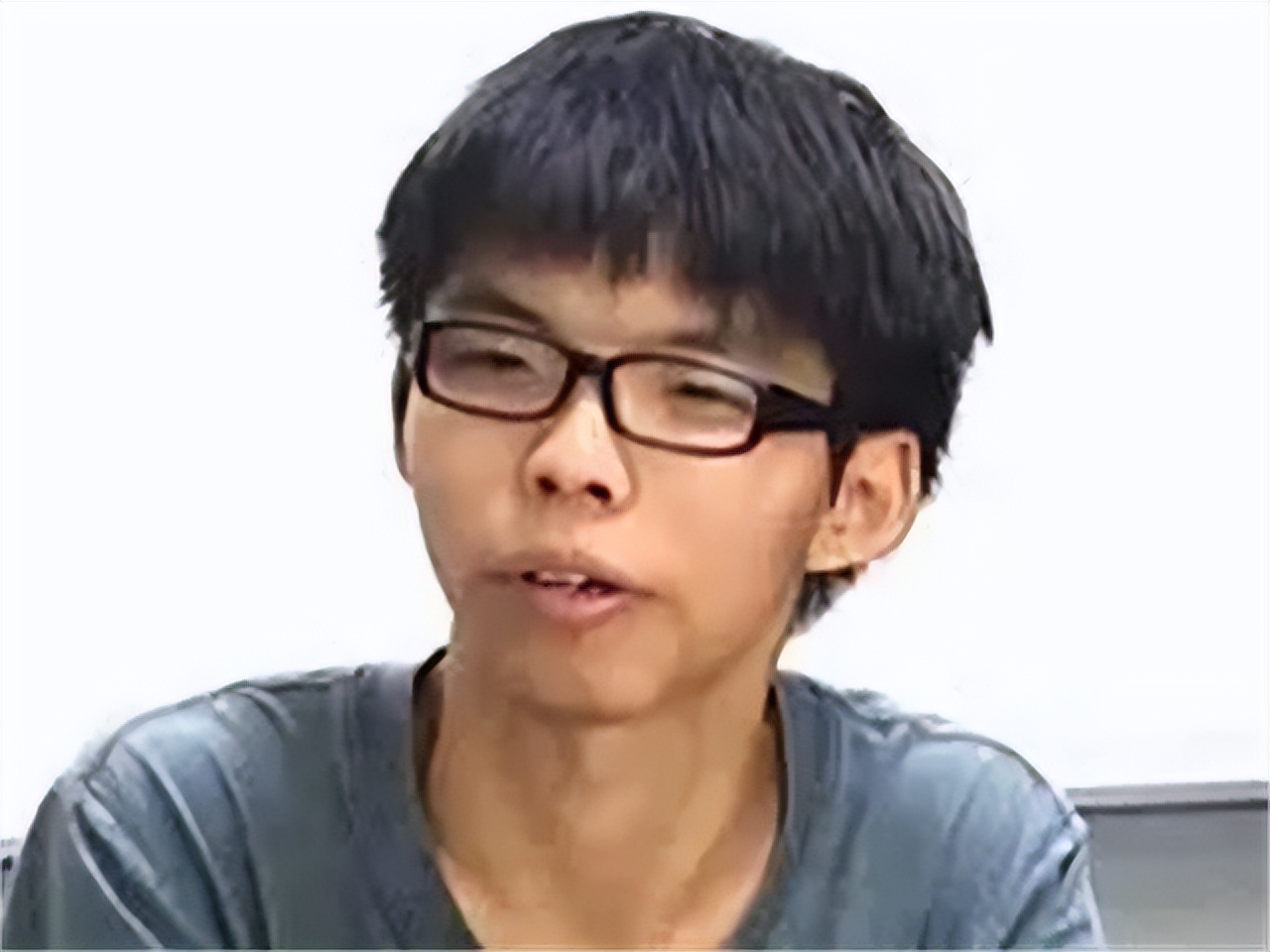 港独黄之锋：美国一手扶持的“提线木偶”，靠*华反**反港换名利双收