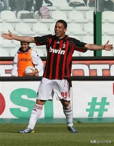 巴洛特利为什么穿45号,巴洛特利彩虹过人