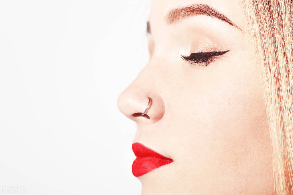 嘴里有酸味道是哪出问题了,口里有味道暗示什么