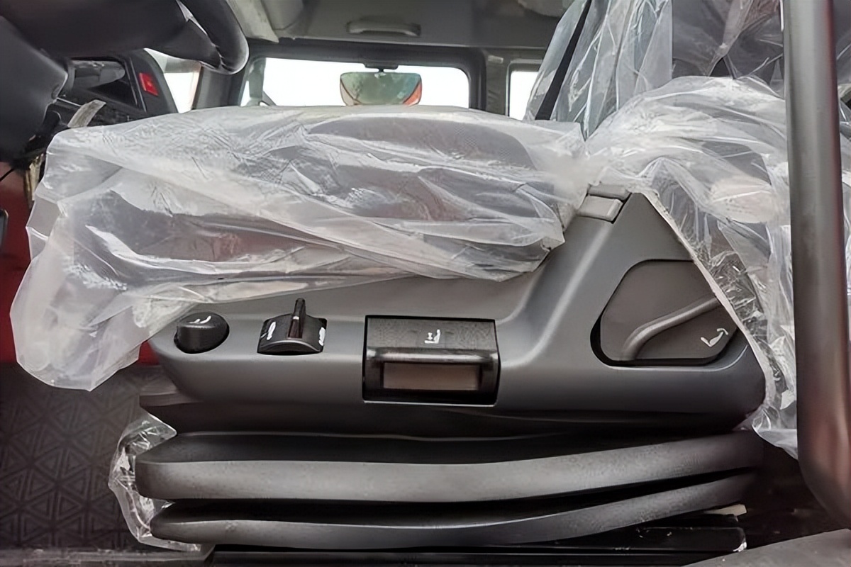 中国重汽豪沃t7车型尺寸,豪沃tx7最新版6.8米卡车