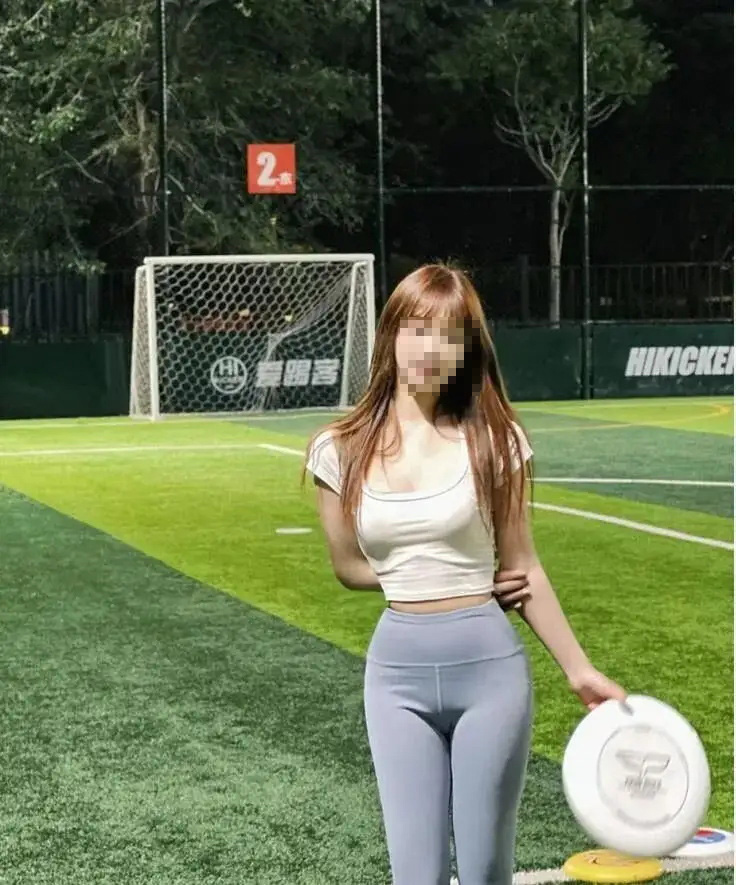 凭什么飞盘要霸占我们的足球场,飞盘不允许占用足球场