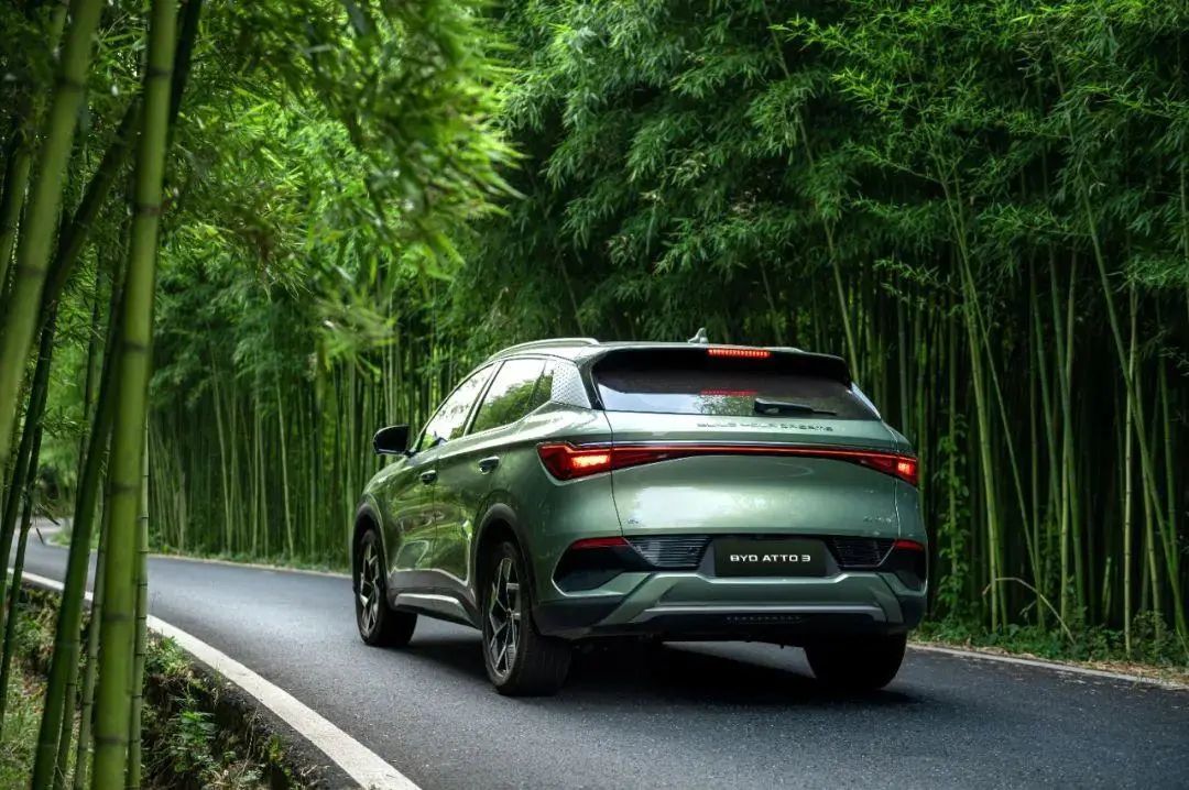 小米比亚迪新能源汽车,雷军央视采访说小米汽车上市时间