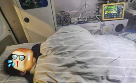 学生抽走同学板凳致其骨折,学生抽凳子致同学受伤法院怎么判