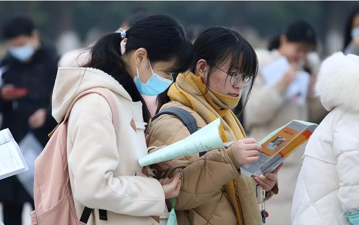 上海教师公积金工资,上海大学副教授公积金有多少