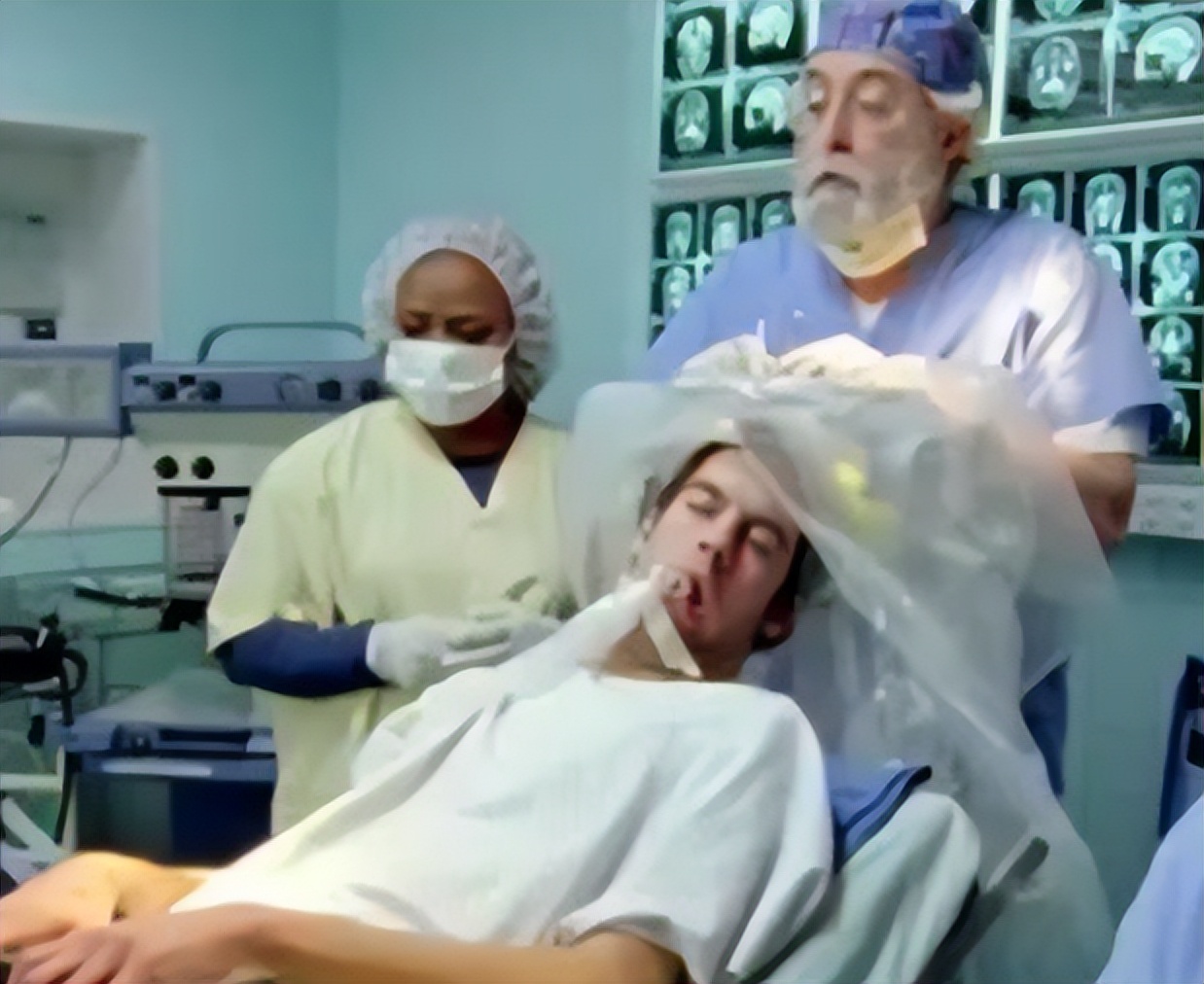 南非十三年植物人,南非男孩昏睡十一年