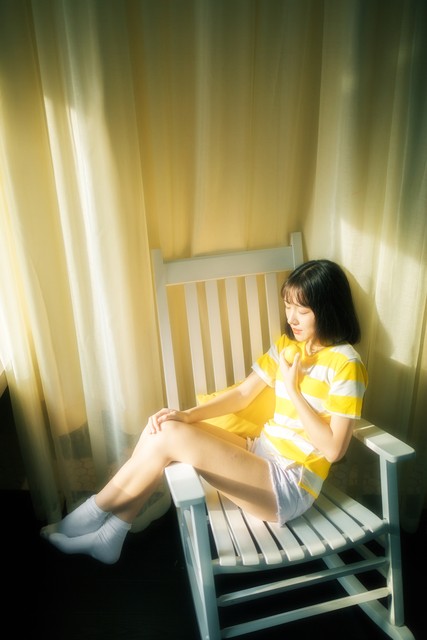 丧心病狂！！美国夫妇收养湖南女孩当奴隶，用狗链拴地牢14年