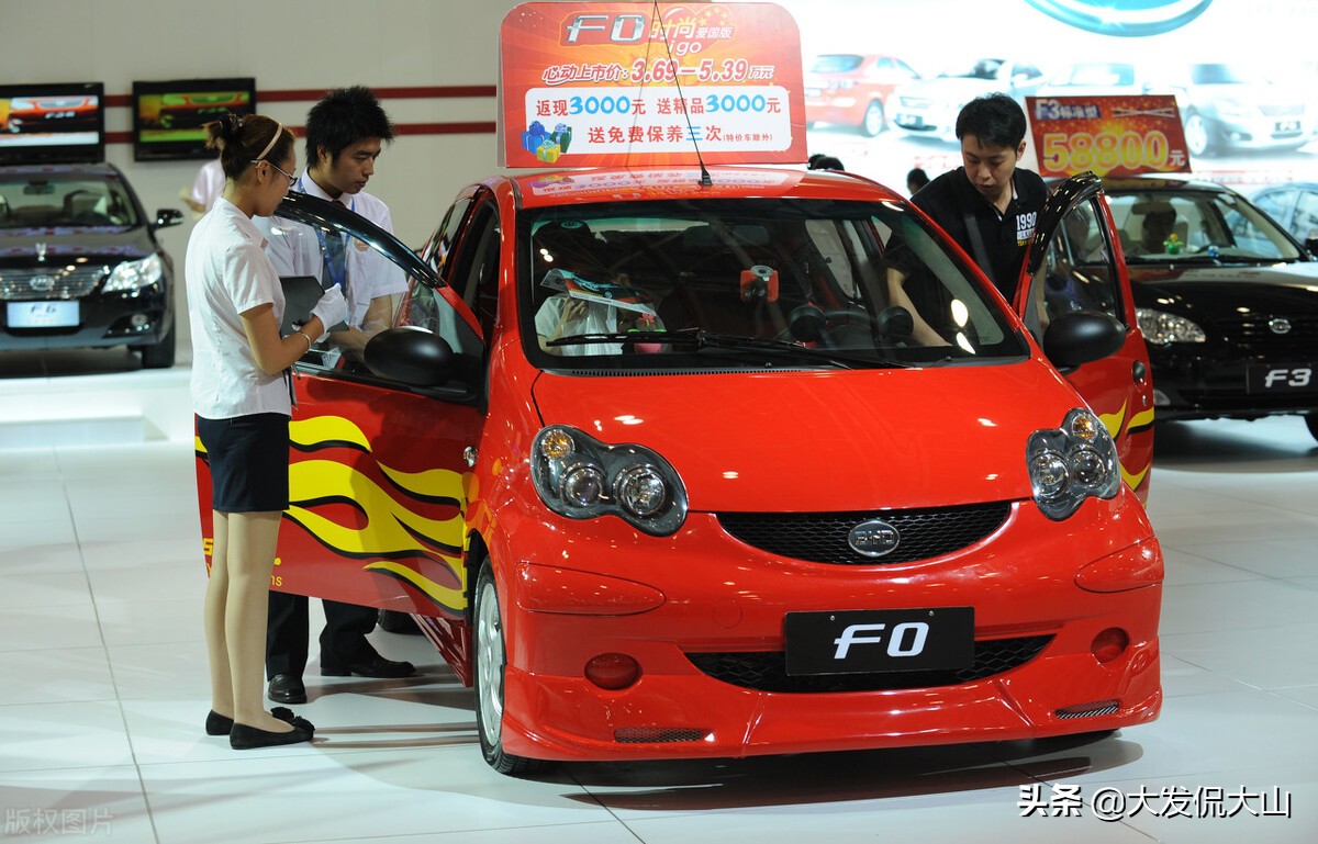 大学生的第一辆车千元,二手车乐驰和比亚迪f0哪个好