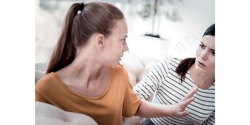 带孩子去亲戚家玩被忽略,带孩子去玩把孩子弄丢了