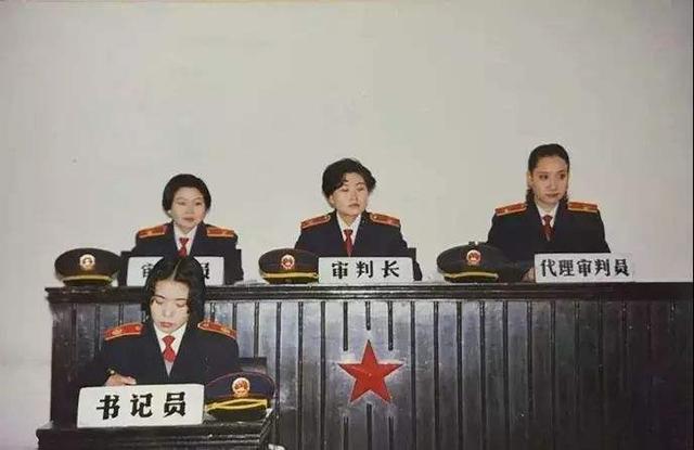 1993年，*安泰**黑社会密谋成立中华民族救国会，敢与警察枪战对决