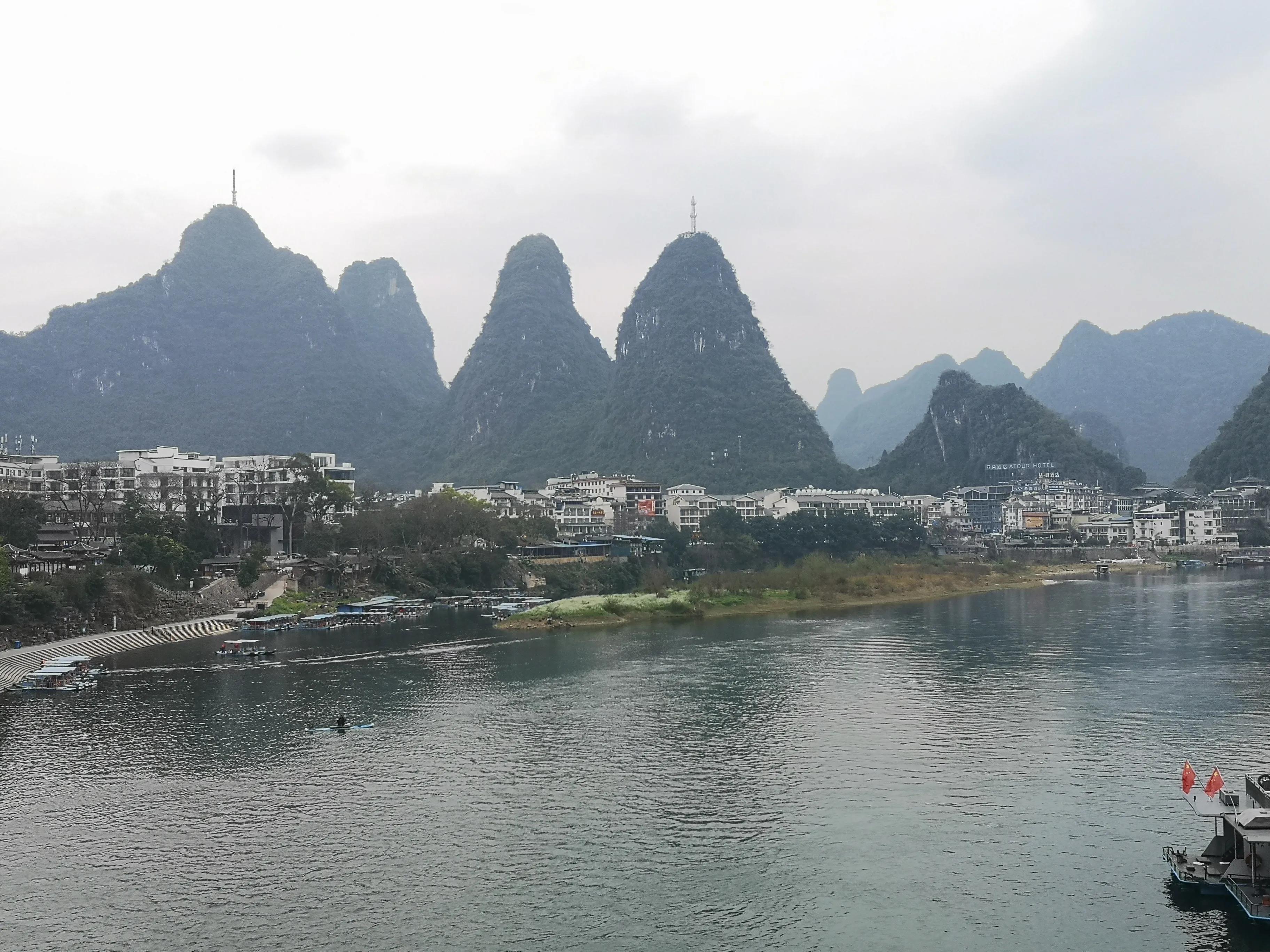 怎么用太阳能板给原车充电,太阳能板怎么给电动汽车充电