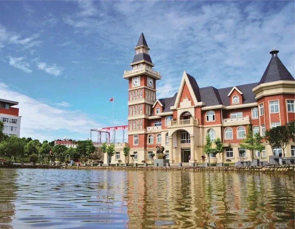 美翻了，四川高职院校风景如画，在这读书好巴适！