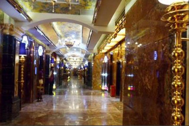 郑州皇家一号涉案警察,郑州皇家一号覆灭记片段