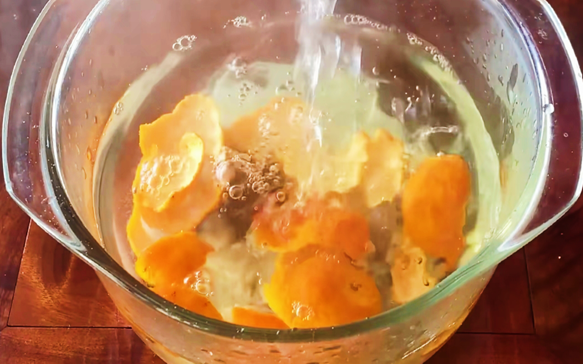 抽油烟机油污清洗自制妙招,不管油烟机多脏只需一只口罩