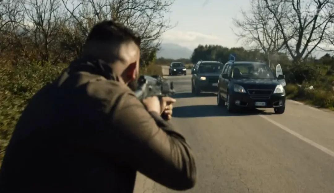 放出了两集就飙到9.6分，黑帮神剧最终季太生猛