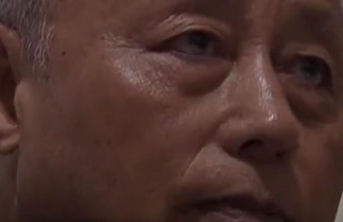 河南老汉600元买来发光水晶，深夜发出强光，专家称萤石夜明珠