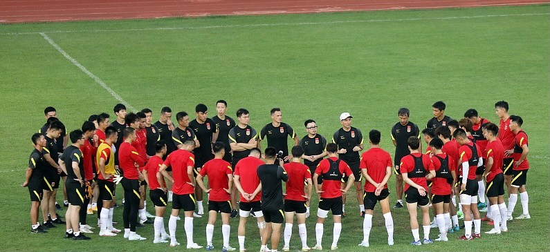 国足亚运队晋级老人痛哭,国足昔日功勋主帅逝世