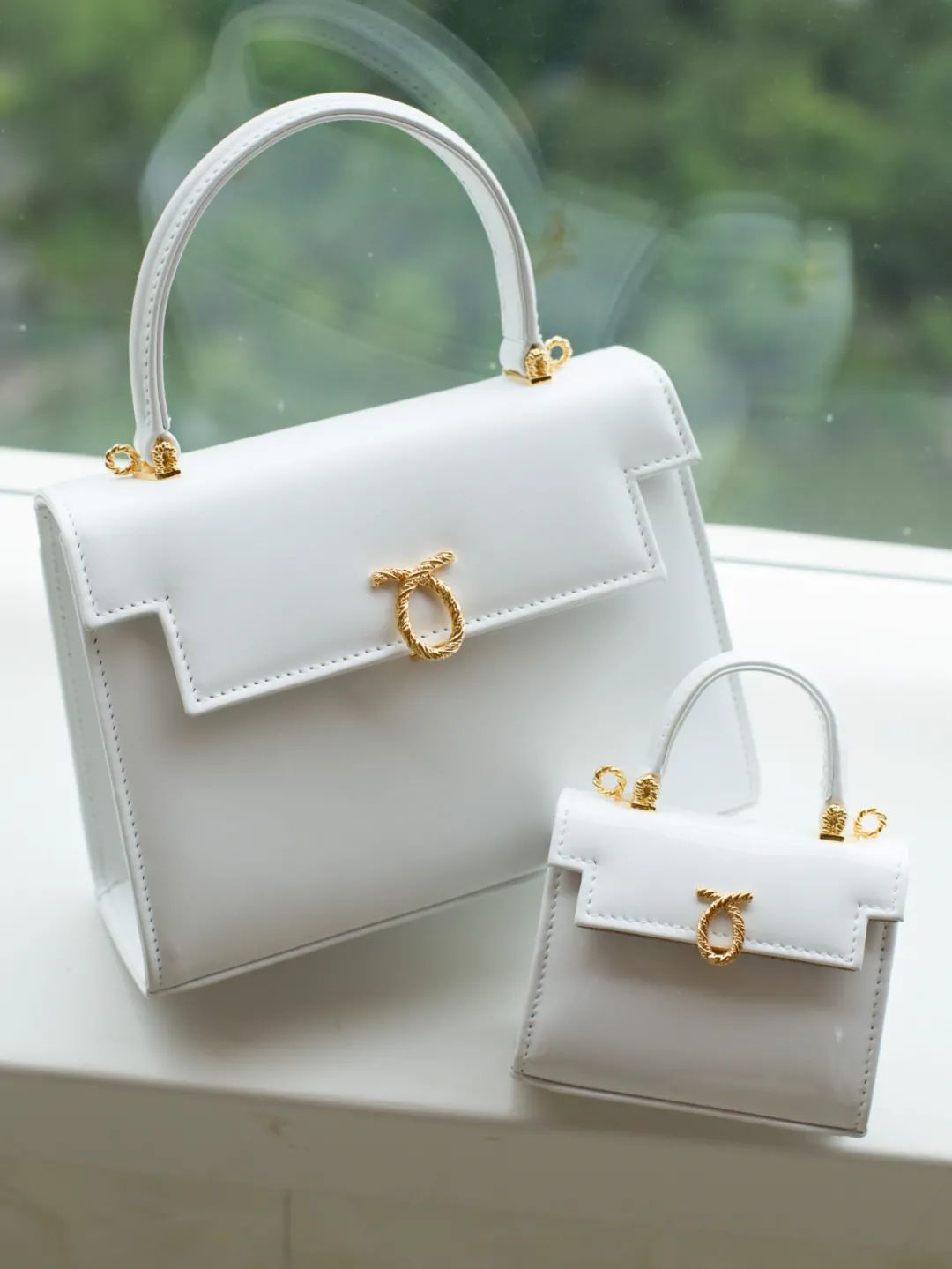 英国女王最喜欢的包包牌子,英国女王拿的包包价格