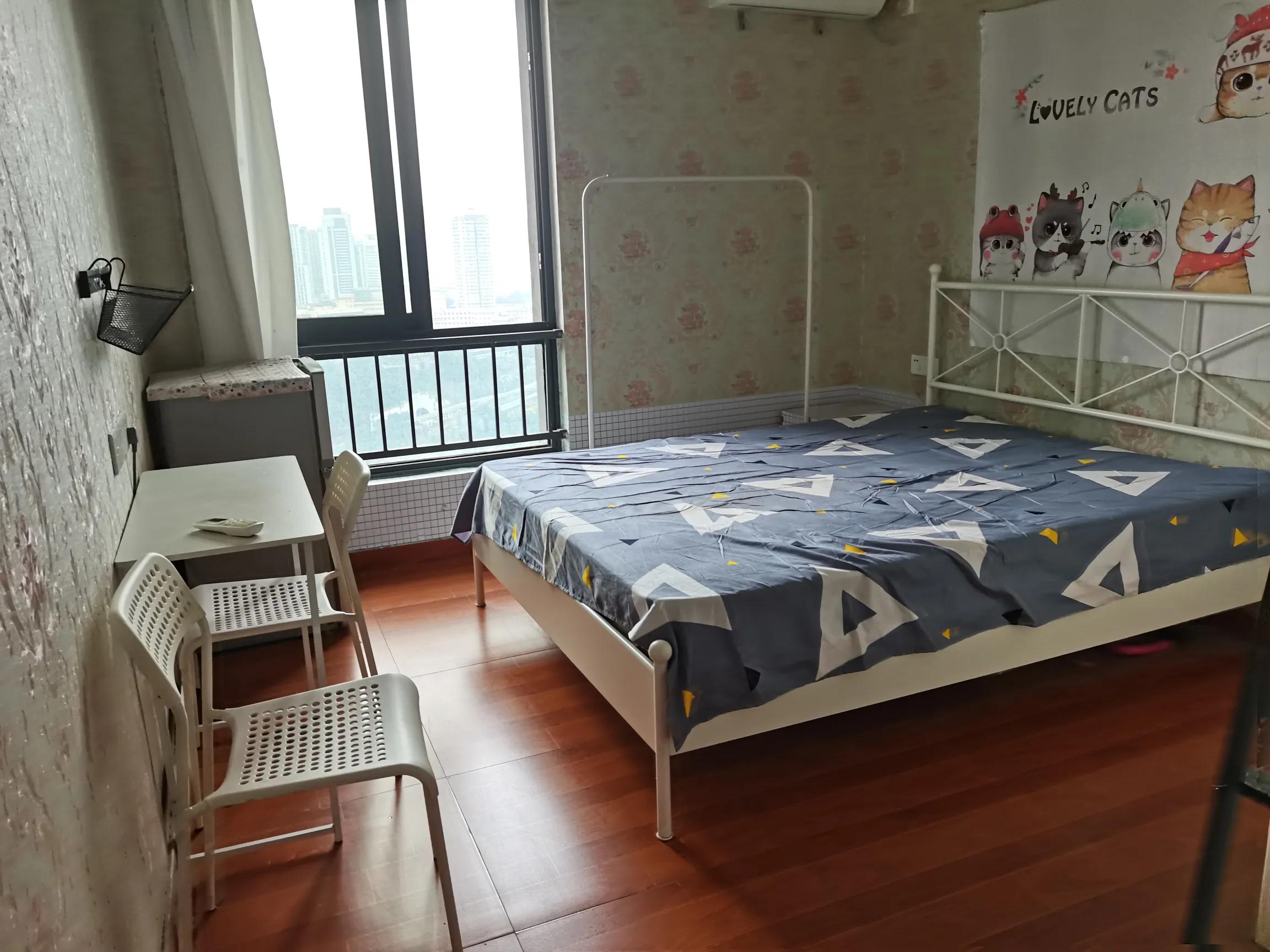 出租观音桥次卧800主卧1100无中介费，看房电话19112165949（V）