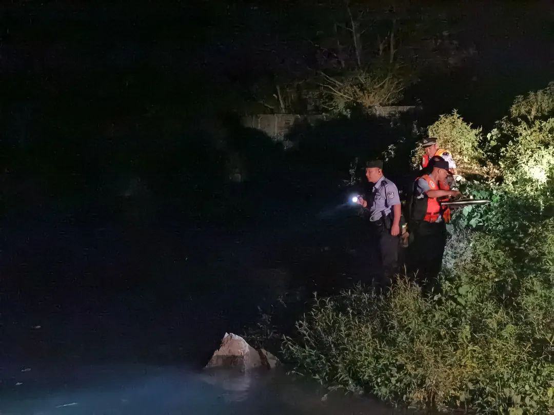 【夏季治安打击整治“百日行动”】当晚抓获65人！恩施公安开展夏夜治安巡查宣防第二次集中统一行动