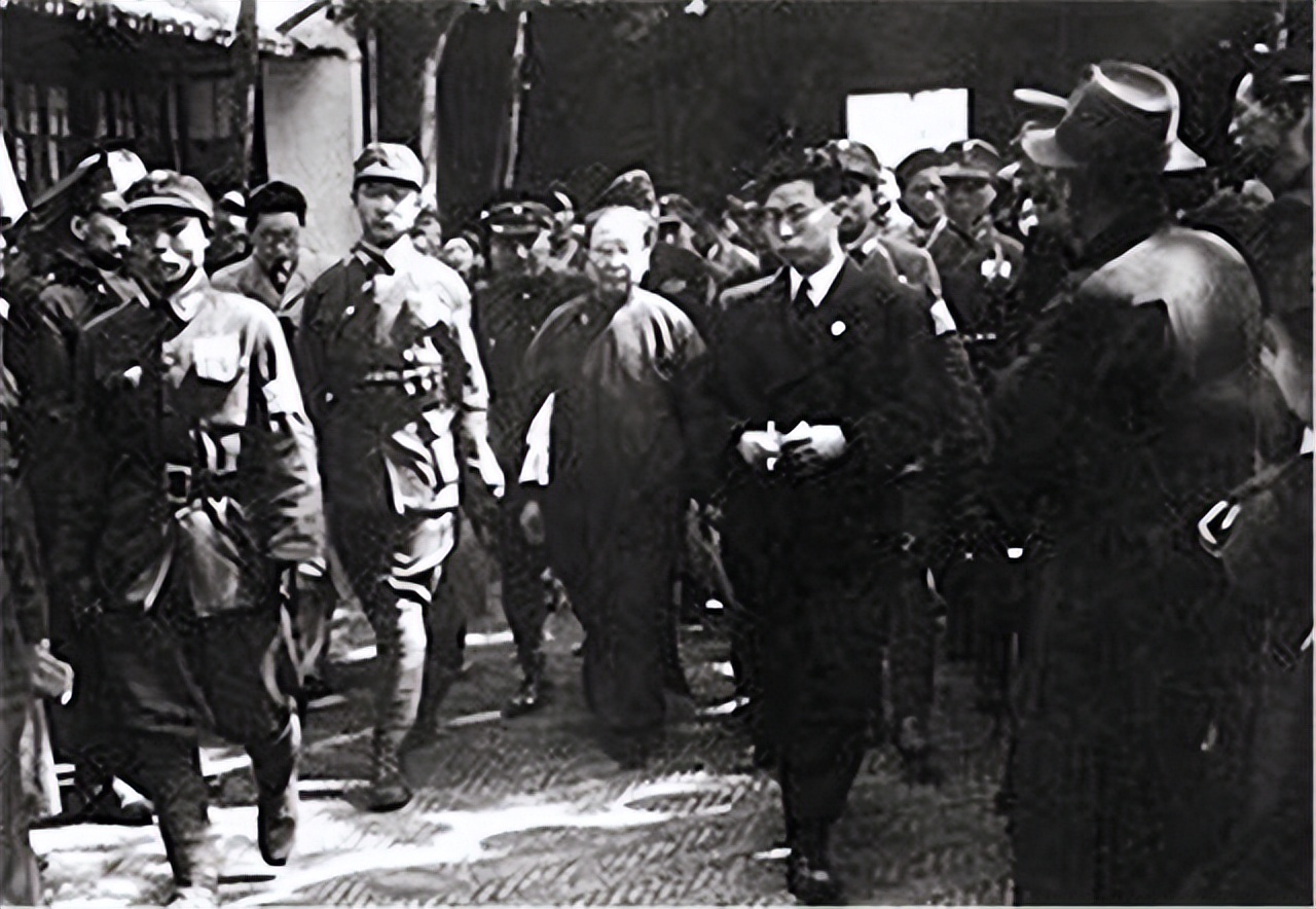 宋庆龄为汪精卫妻子请求赦免，毛主席当即同意，但提了个要求