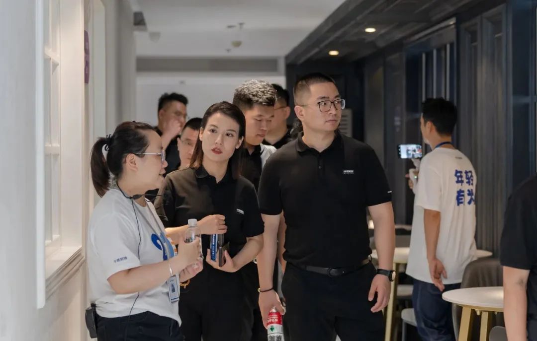 参观交流|杭州市装协携中博装饰一行参访千思