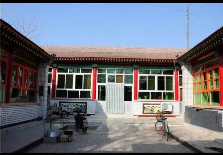 有东不配西家里无老妻什么意思,有东无西是成语吗