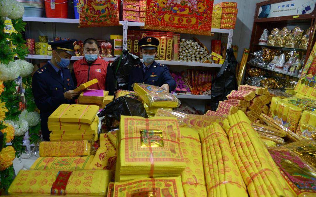 清明期间禁止焚烧冥纸冥币,清明节广东马路烧冥币