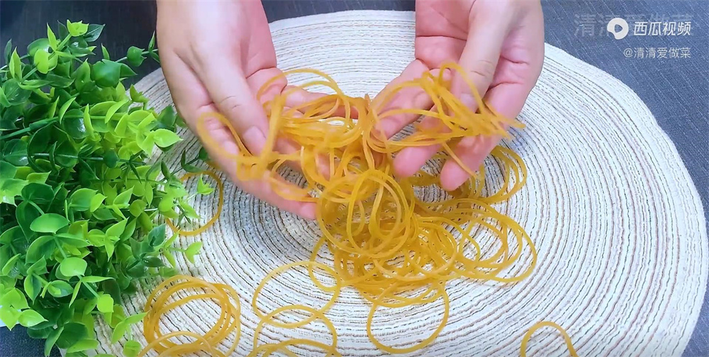 橡皮筋的小用处非常有趣又实用哦,橡皮筋的七种妙用方法