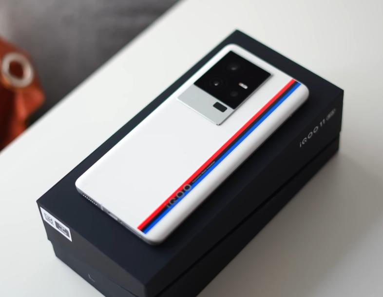 iqoo11首发便宜吗,iqoo11首发版本