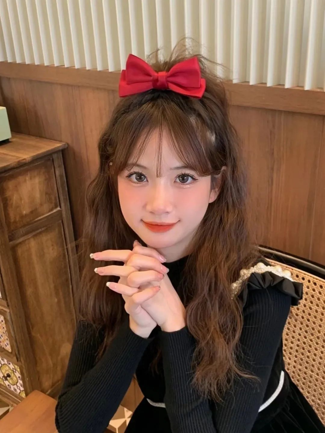 今年别再披头散发了三款减龄发型,秋冬季更适合有氛围感的发型