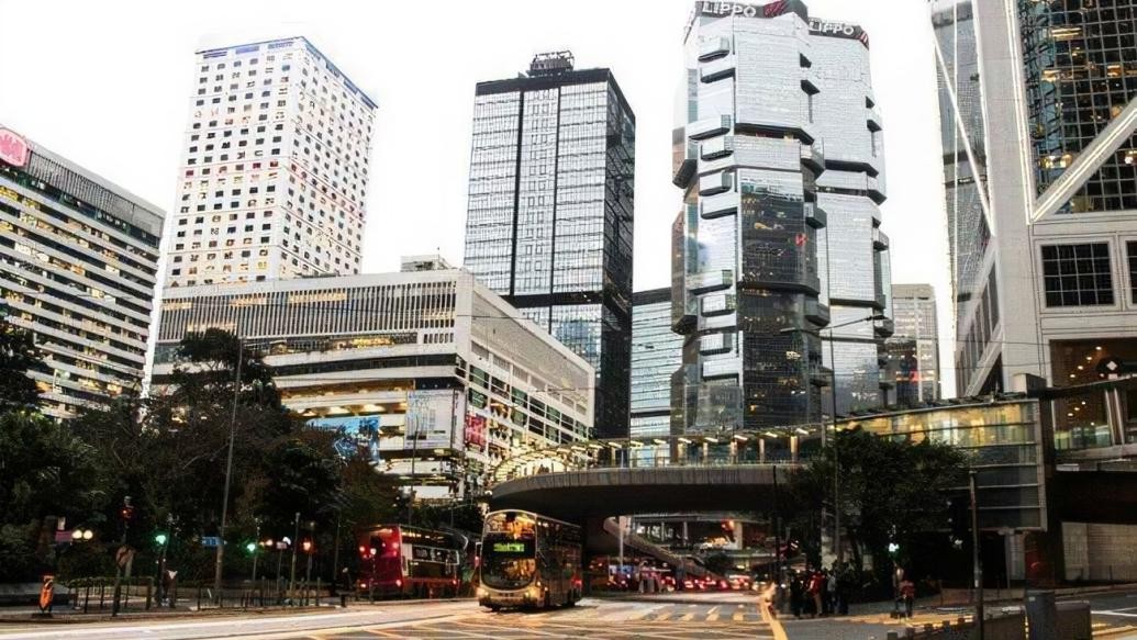 月经耽误工作怎么办？每年有10万印度女人割掉子宫，只为多挣钱！