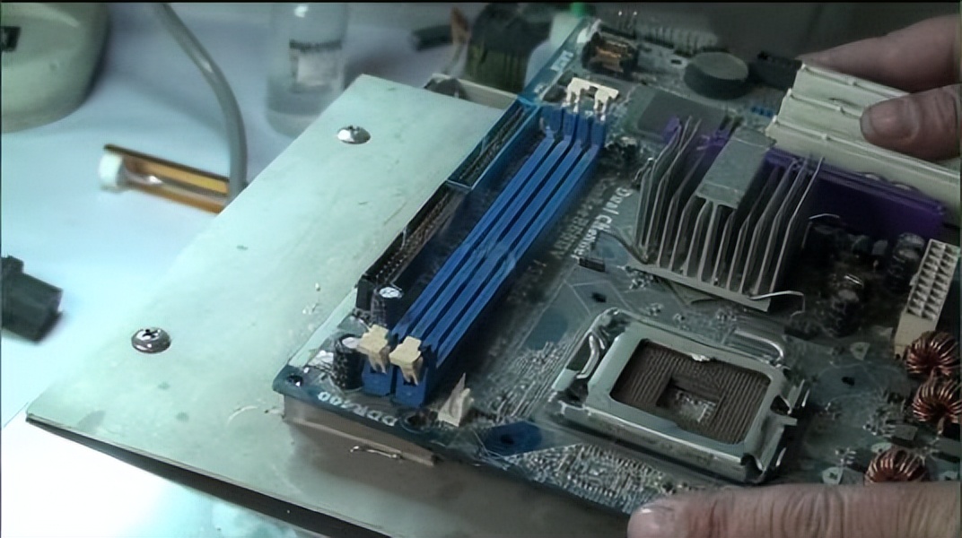 电脑开机没画面显示器无信号,台式电脑主机正常启动显示器不亮