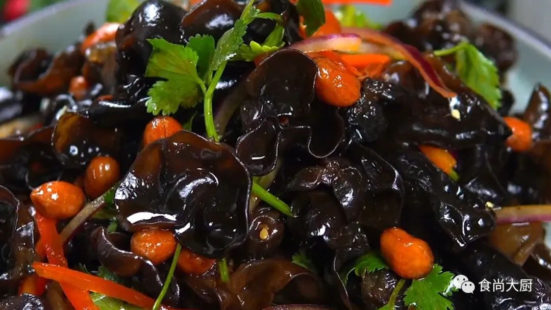 黑木耳是养颜美容之佳品,木耳最佳配菜抗衰老
