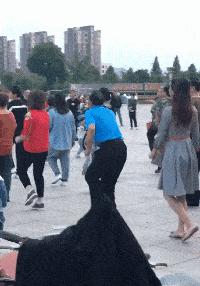 千万不要轻易穿抹胸吃火锅！: