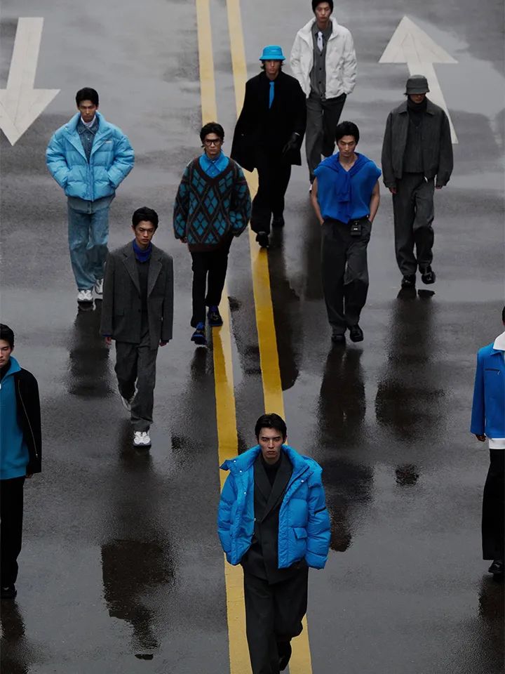 为什么现在的羽绒服又贵又薄,越贵的羽绒服为什么越轻