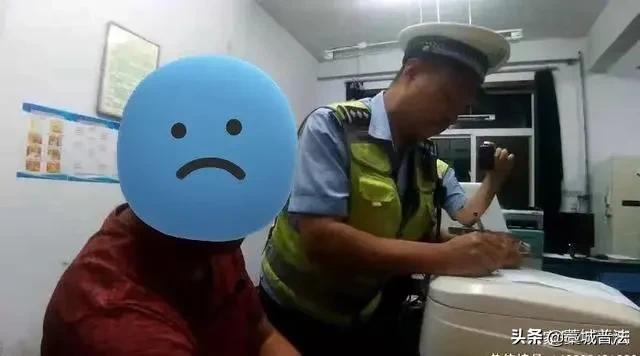 男子闹市开车飙车被举报,在小区停车库抓住醉驾该怎么判