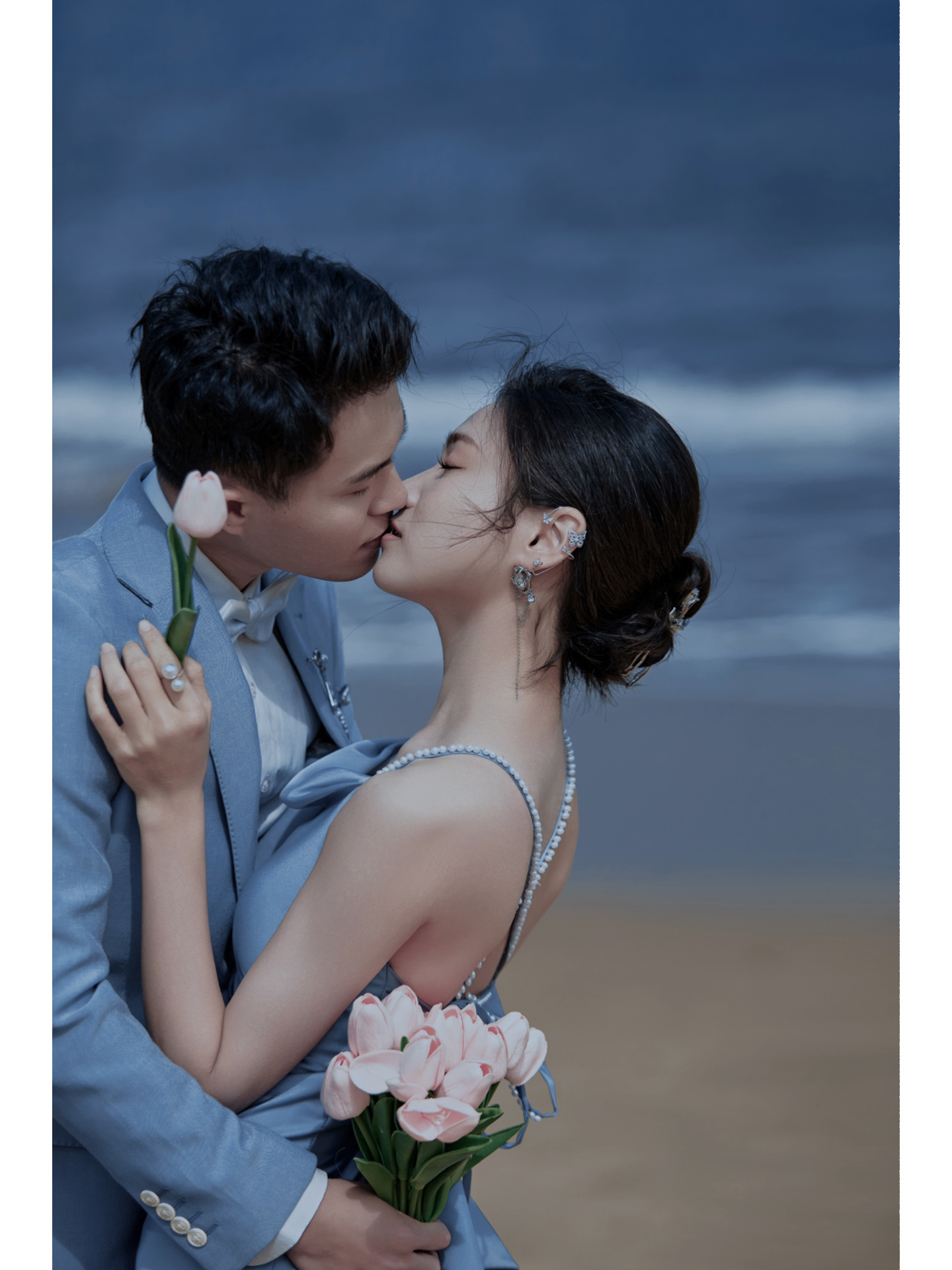 沉浸在爱里的光影婚纱照,超级浪漫的森系草坪婚纱照