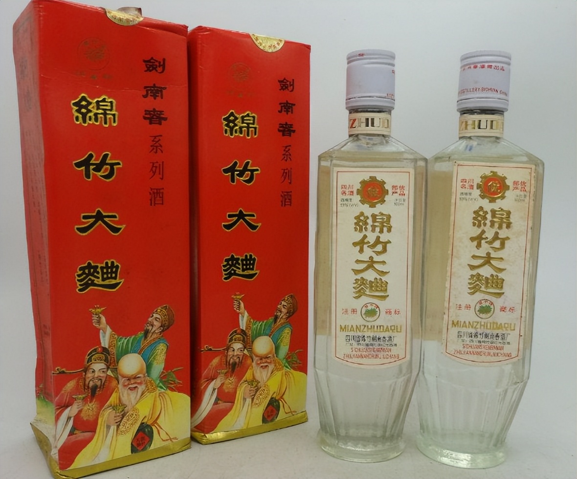 红星绿瓶蓝瓶白瓶区别,绿瓶的红星二锅头和蓝瓶的哪个好