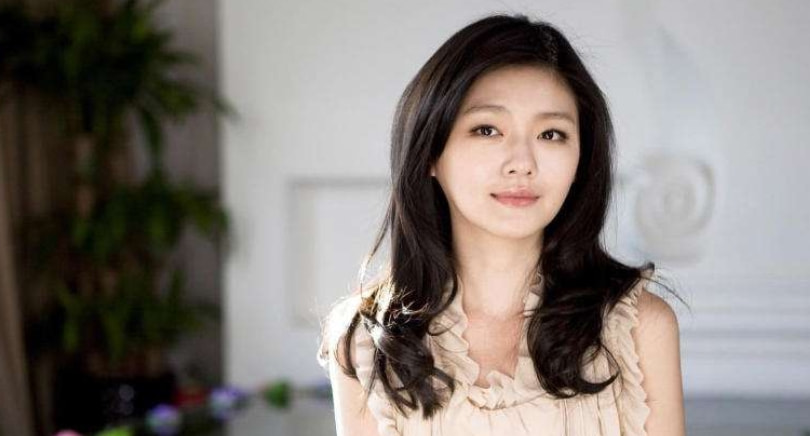 喝利尿剂，洗肠瘦小腹，整骨十次，女明星为了变美简直不要太狠