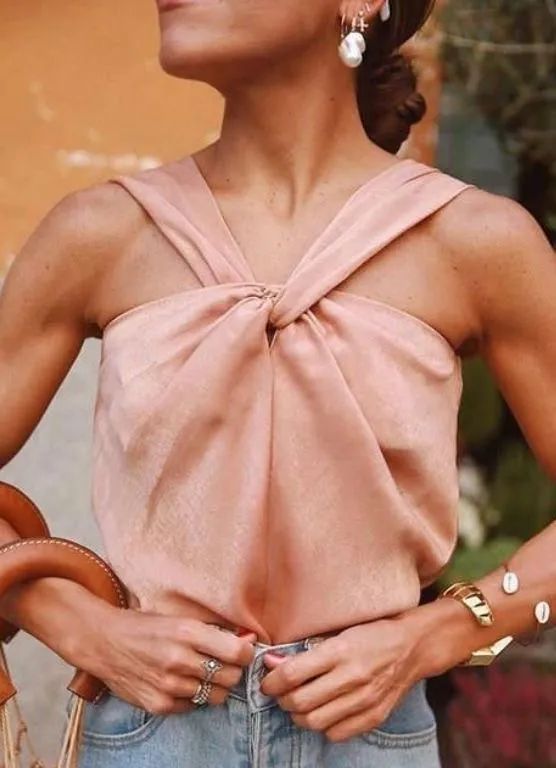 夏天担心藏不住“蝴蝶袖”？集齐明星博主教你“手镯转移*法大**”