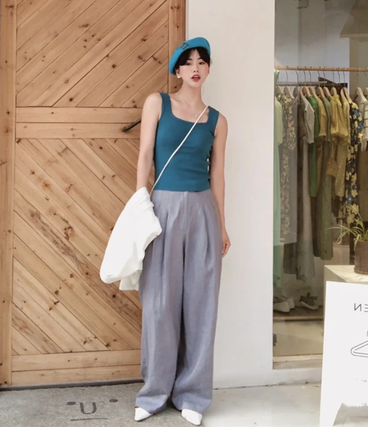 这是我见过最努力的女装店主，每天打扮美美的店门口拍照，真励志