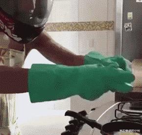 女生上学和出去玩的区别,女生在上课穿校服