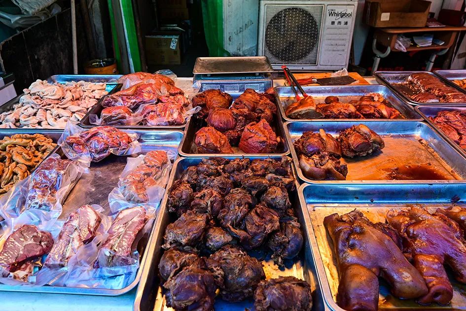 西山脚下的早市,闲逛最具人间烟火气的早市