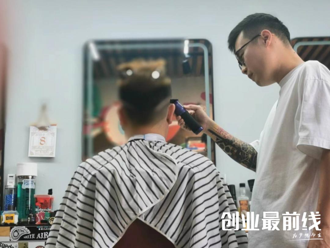 男士理发店靠什么挣钱,开一家男士理发馆能挣多少钱